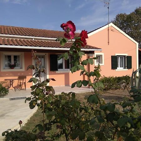 Lonelia'S Family Homes Lefkimmi  Ngoại thất bức ảnh